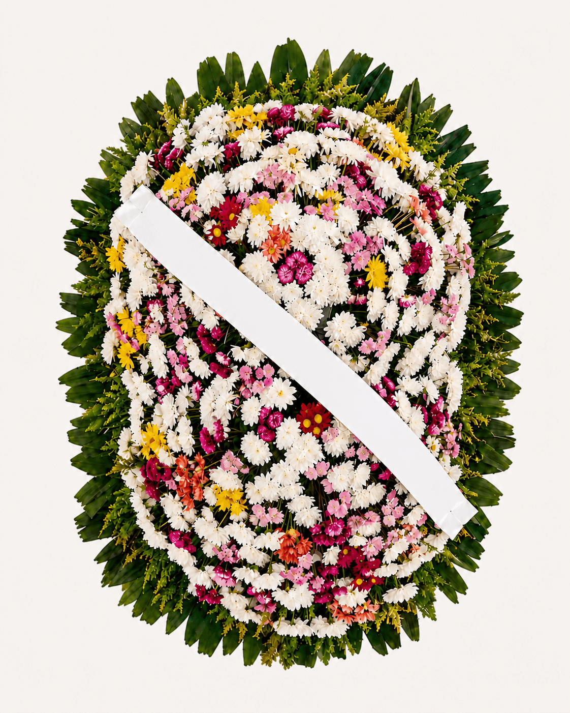 Coroa de Flores Grande Branca e Colorida em Desenho Ornamental de Crisântemos Sheena, tamanho Grande